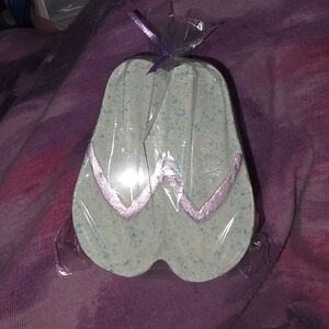 Toes In The Sand - Sea Breeze Scented Flip Flop Fizzing Bath Bomb